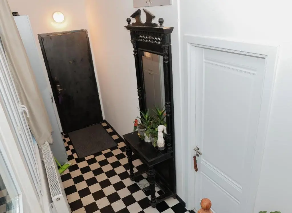 Тбилиси: Private Apartments In 19Th Century Old Tbilisi House