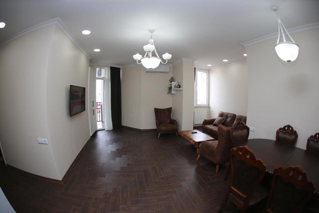 Батуми: Akaki Tsereteli Street 15/17