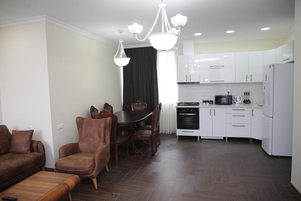 Батуми: Akaki Tsereteli Street 15/17