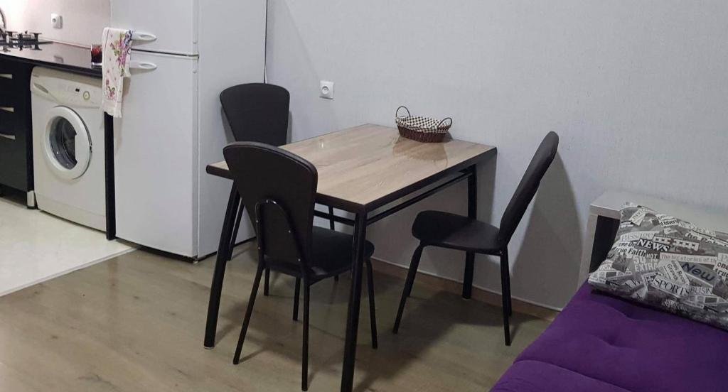 Тбилиси: Ivane Javakhishvili Street N 109 Konstitucia Street N7