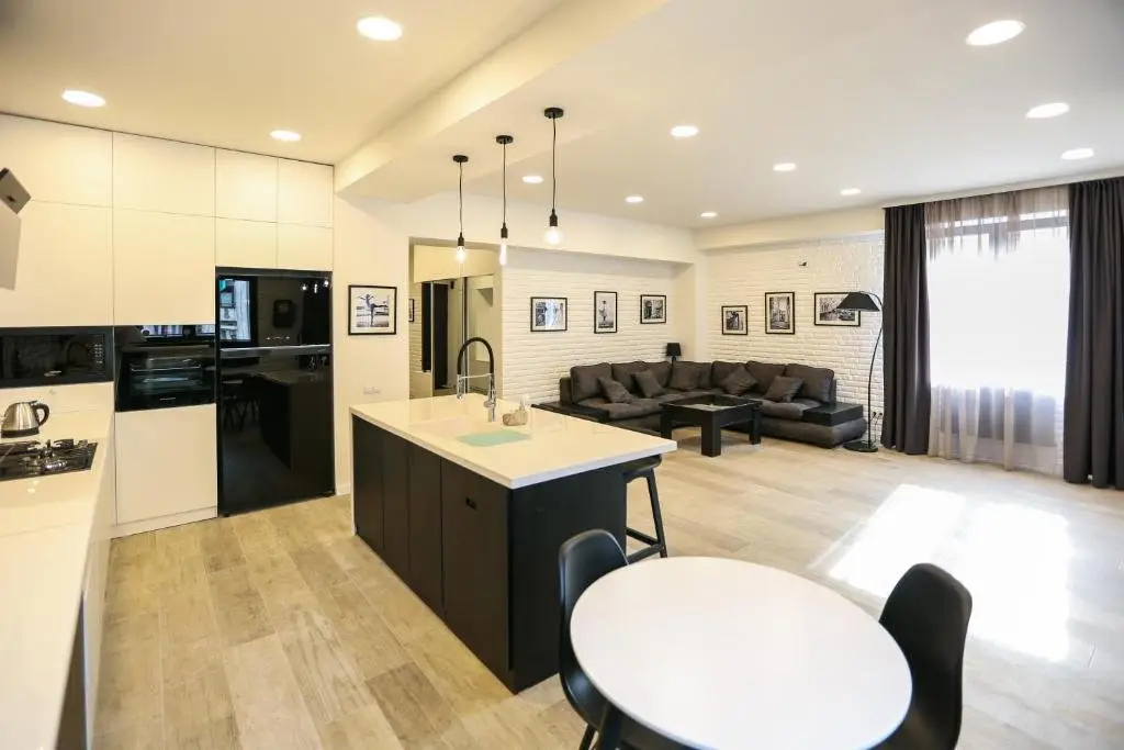 Тбилиси: Hosthub Deluxe Apartment At Vera