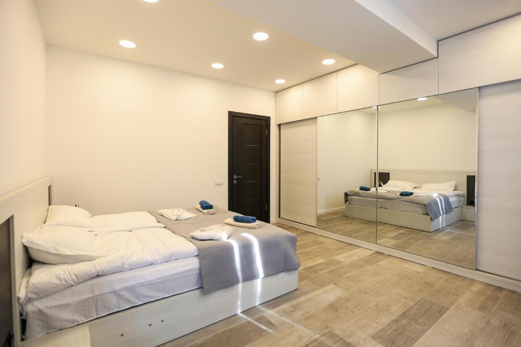 Тбилиси: Hosthub Deluxe Apartment At Vera