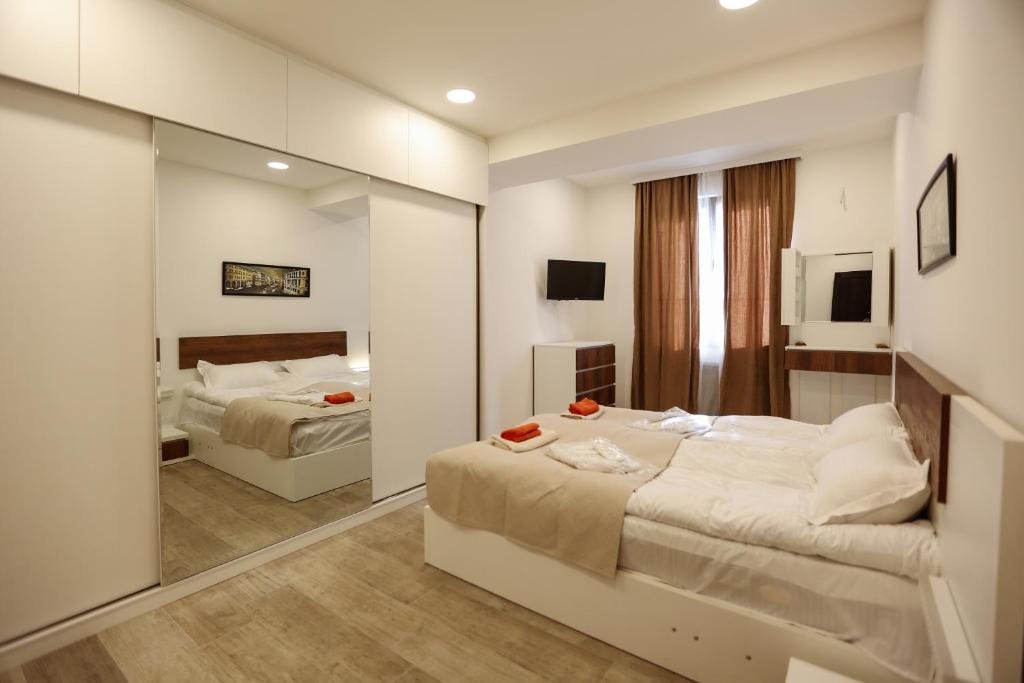 Тбилиси: Hosthub Deluxe Apartment At Vera