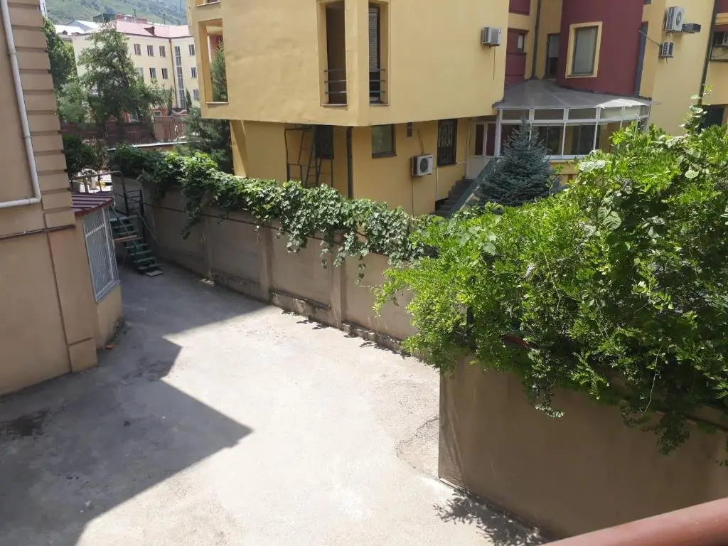 Тбилиси: Nino Ramishvili Street N5b