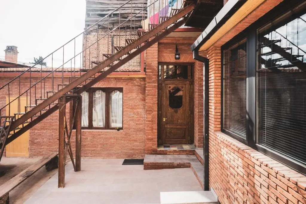Тбилиси: Designer apartments in old Tbilisi - near “Fabrika”