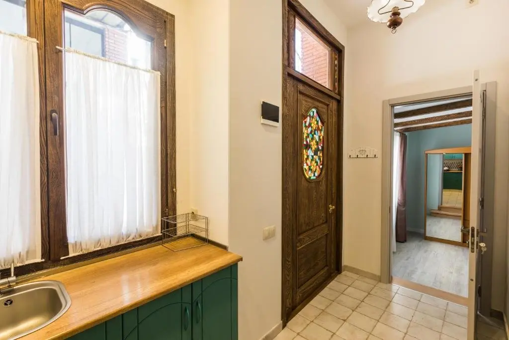 Тбилиси: Designer apartments in old Tbilisi - near “Fabrika”