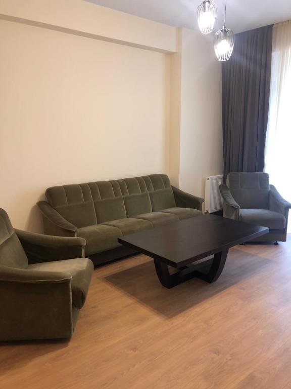 Тбилиси: M2 Hippodrome, Feel Like Local