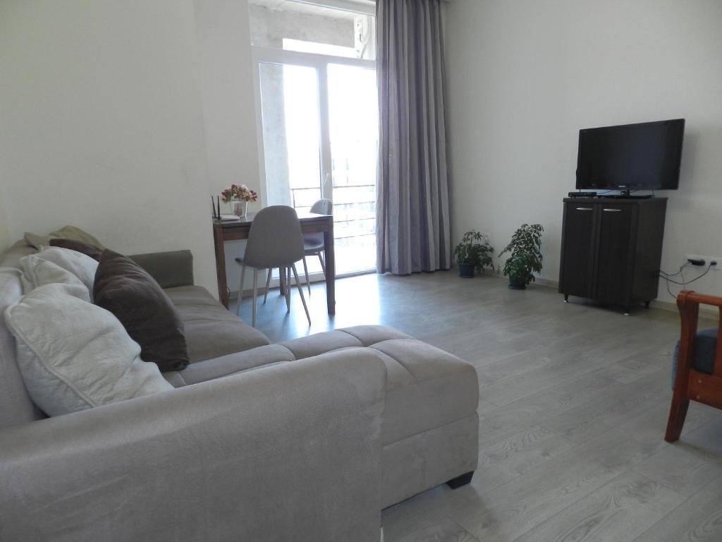Тбилиси: Cozy Light Apartment at Bochorma