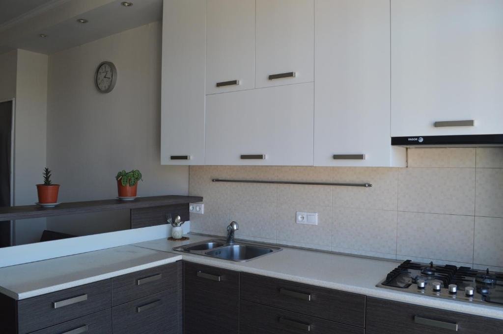 Тбилиси: Cozy Light Apartment at Bochorma