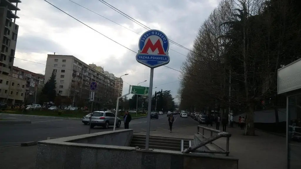 Тбилиси: BEZARHOUSE near metro