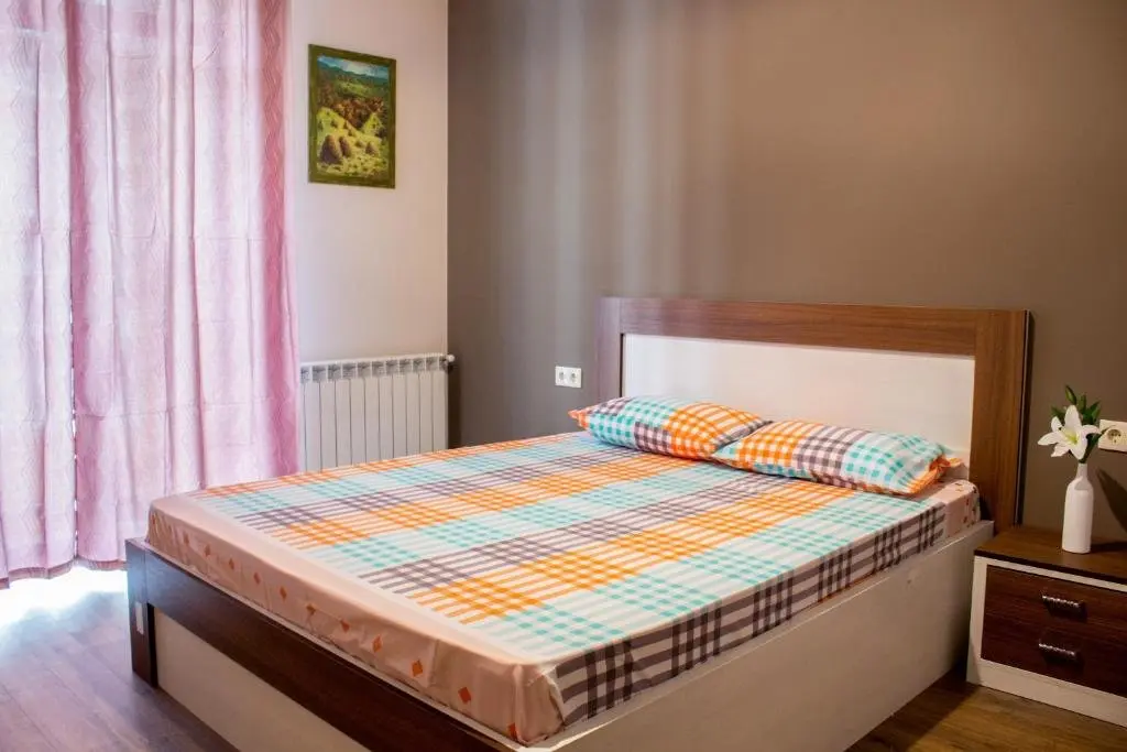 Тбилиси: Cozy And Bright 2 bedroom Apartment in Saburtalo Tbilisi