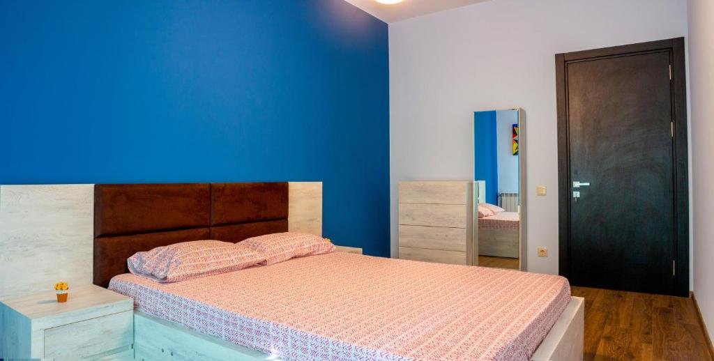 Тбилиси: Cozy And Bright 2 bedroom Apartment in Saburtalo Tbilisi