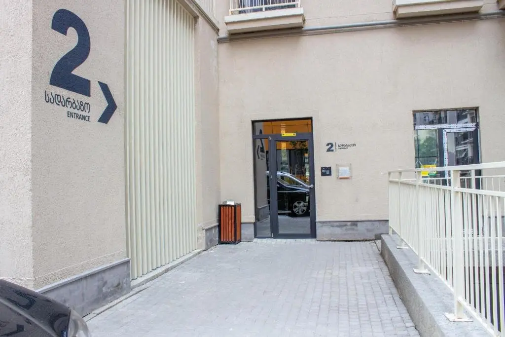 Тбилиси: Cozy And Bright 2 bedroom Apartment in Saburtalo Tbilisi