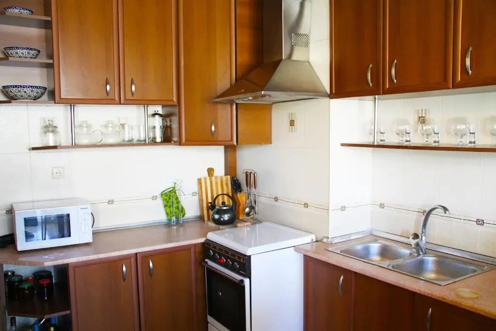Тбилиси: Sunny Apartment In The City Center Surrounded By Nature