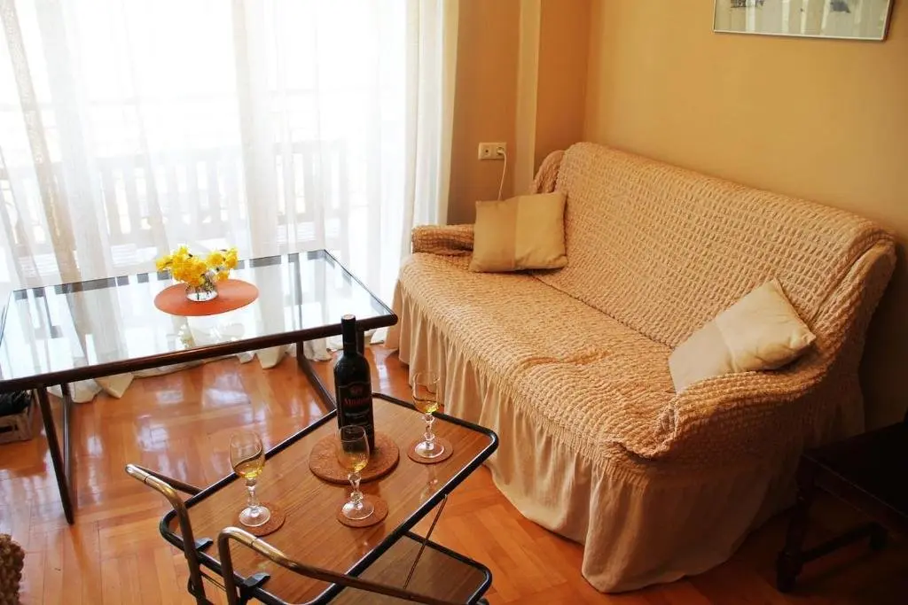 Тбилиси: Sunny Apartment In The City Center Surrounded By Nature