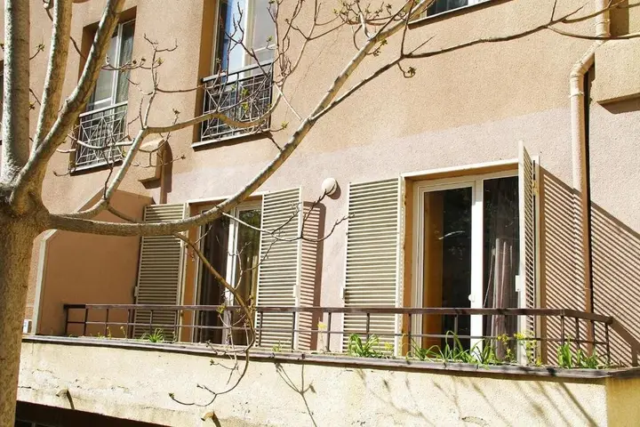 Тбилиси: Sunny Apartment In The City Center Surrounded By Nature