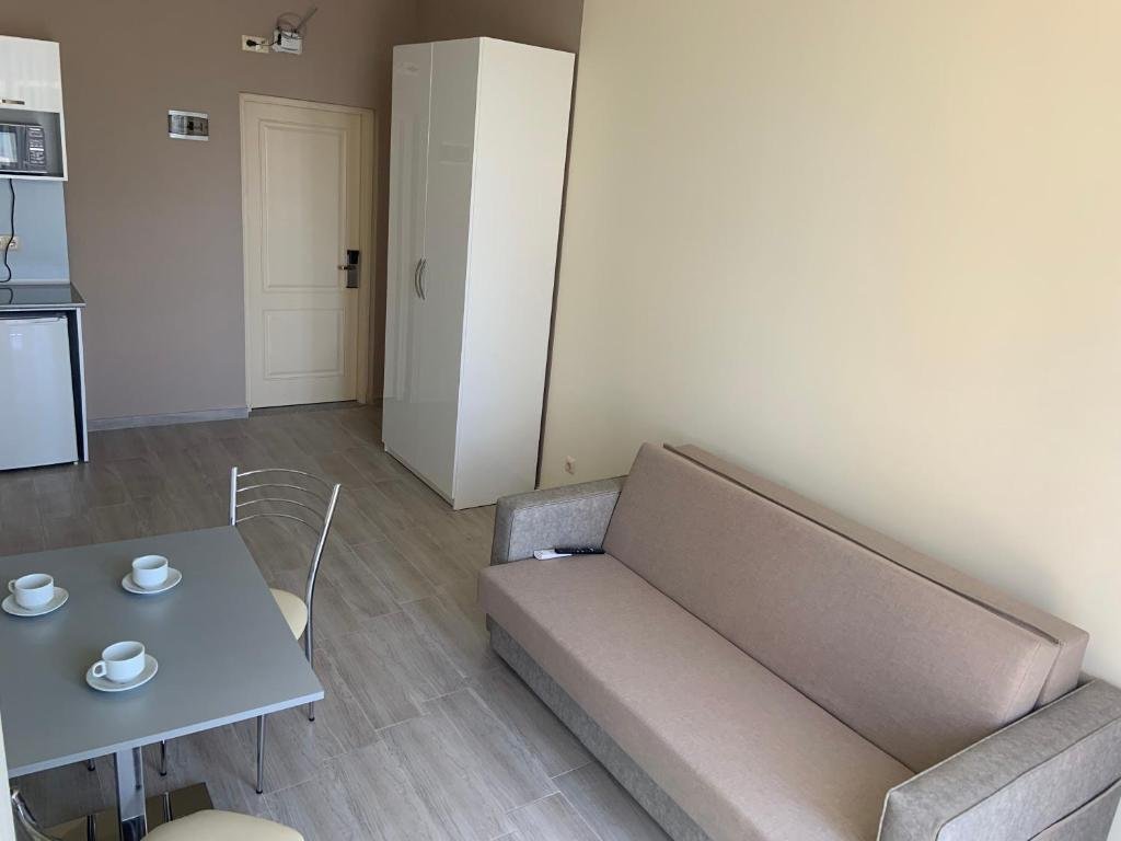 Батуми: Batumi Metro Plus 96 apartment first line by the sea