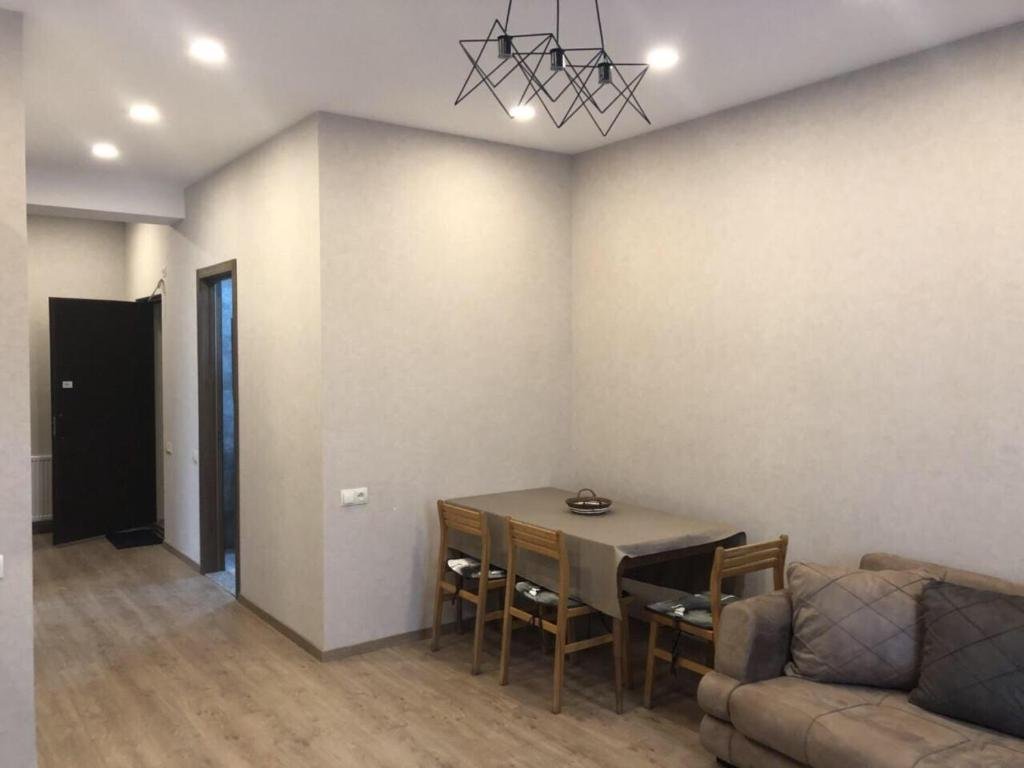 Тбилиси: Apartament nutsubidze 16