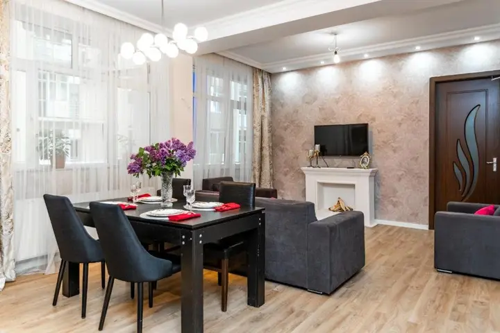 Тбилиси: Ketevan Tsamebuli Avenue 49