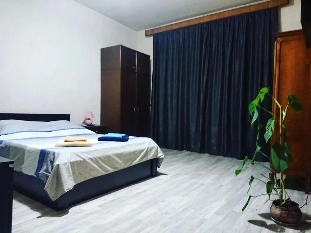 Тбилиси: Merab Kostava Street 75