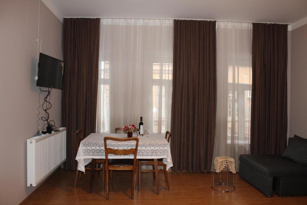 Тбилиси: Apartment at Kotetishvili street 15