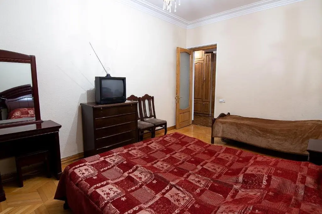 Тбилиси: Apartment on Lado Asatiani 36