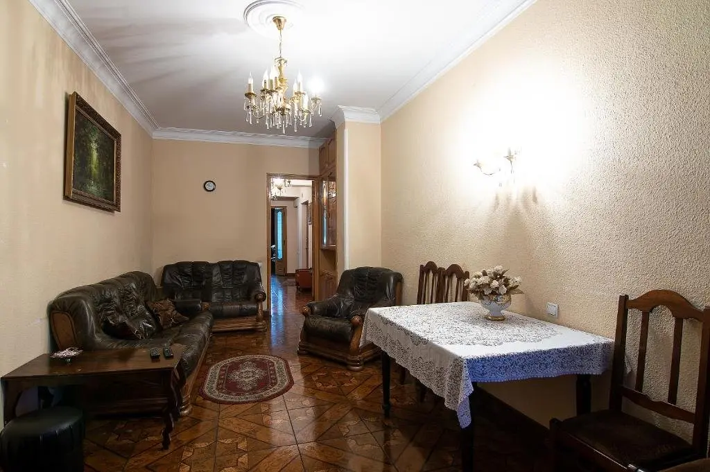 Тбилиси: Apartment on Lado Asatiani 36