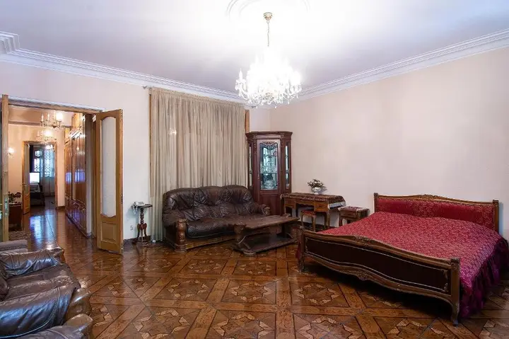 Тбилиси: Apartment on Lado Asatiani 36