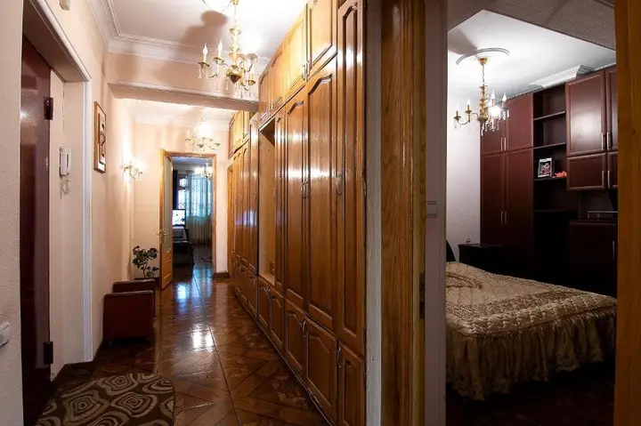 Тбилиси: Apartment on Lado Asatiani 36