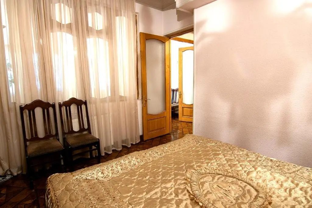 Тбилиси: Apartment on Lado Asatiani 36