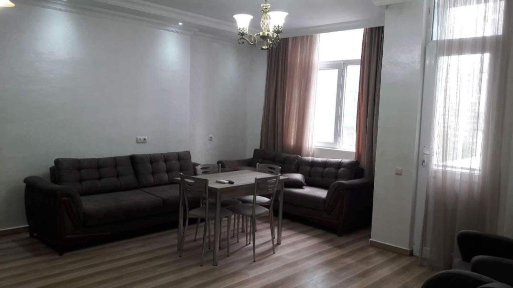 Батуми: Refrigerator, Washing Machine, Air Conditioning, 2 Sofa, Kitchen, Balcony, All The Necessary Equipment, Near At The Sea Beach