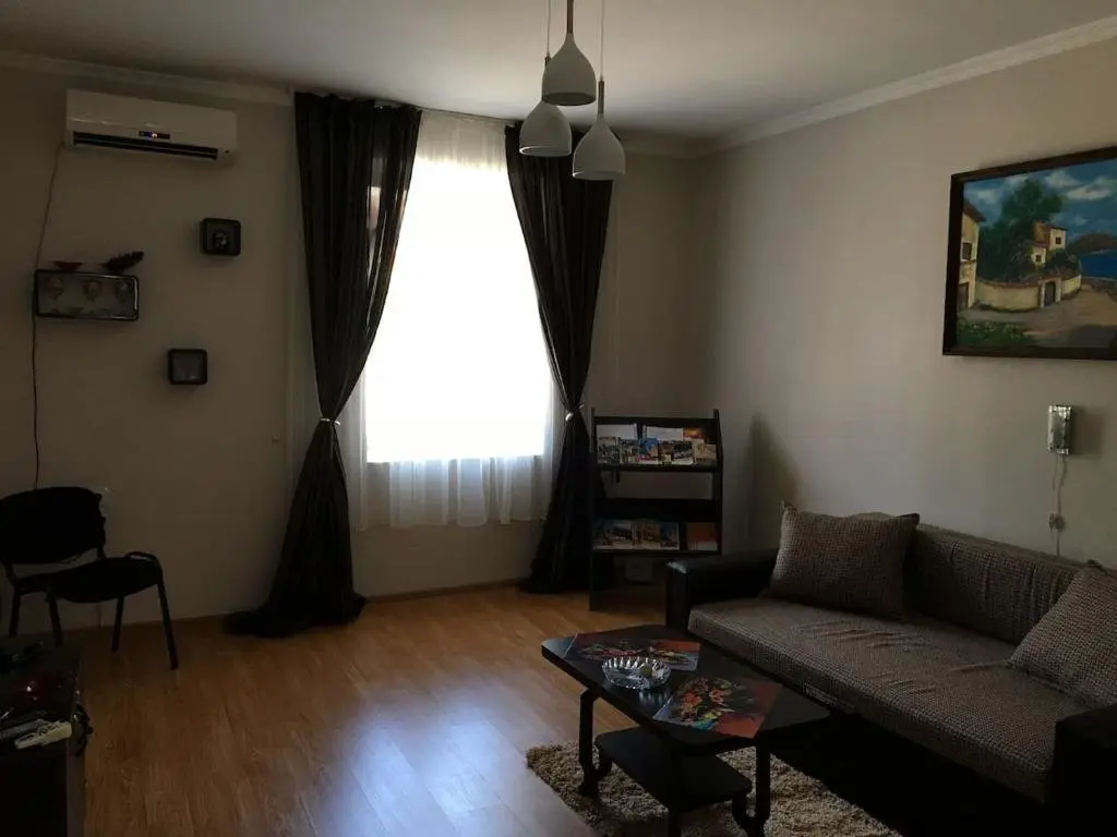 Тбилиси: Cozy apartment near Sameba!