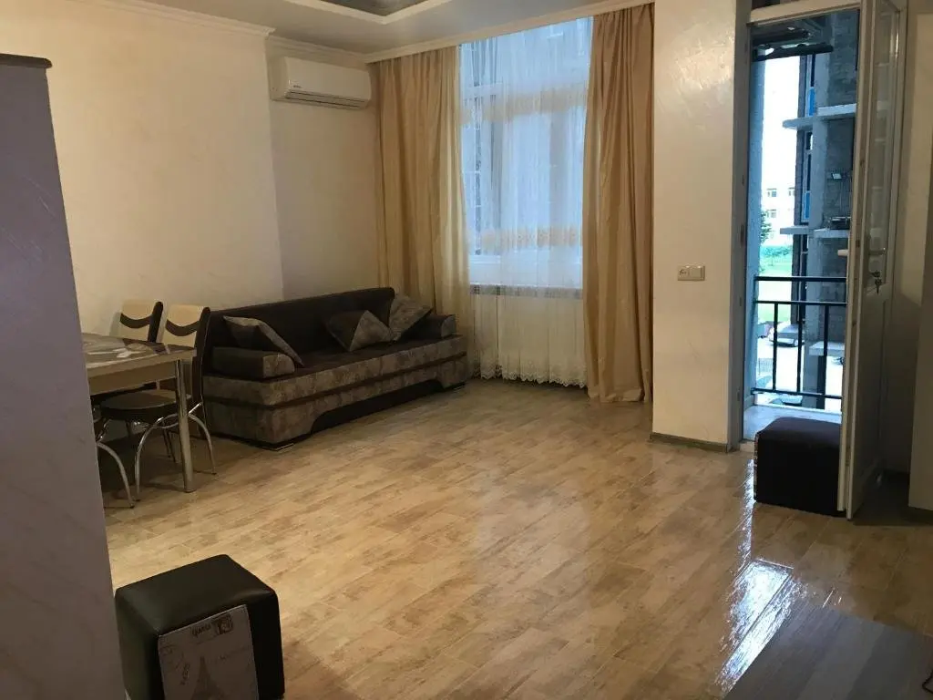 Батуми: Appartment for rent 5 minutes walk from seaside. 60USD