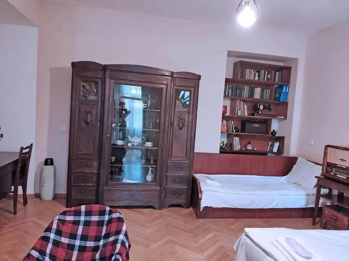 Тбилиси: Retro 950M From Liberty Square No Additional Fees