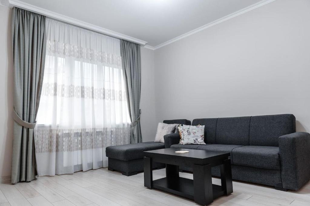 Батуми: Spacious And Cozy Flat In The Center Of Batumi, 5Min To Sea