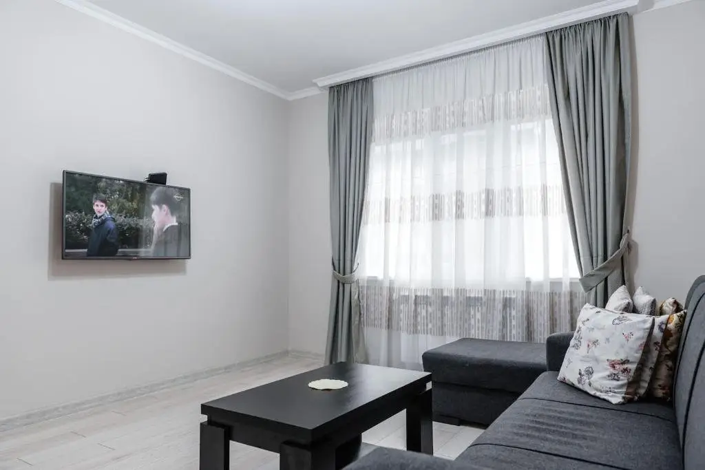 Батуми: Spacious And Cozy Flat In The Center Of Batumi, 5Min To Sea