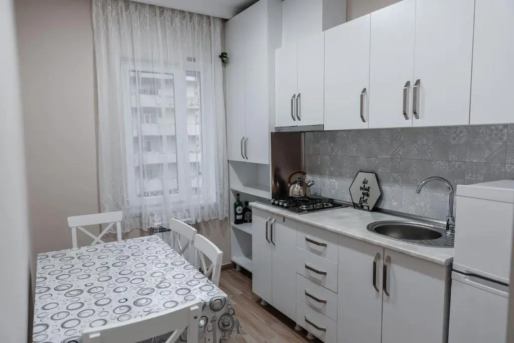 Батуми: Spacious And Cozy Flat In The Center Of Batumi, 5Min To Sea