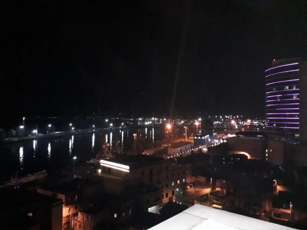 Батуми: Georgia, Batumi, Akaki tsereteli street N 19