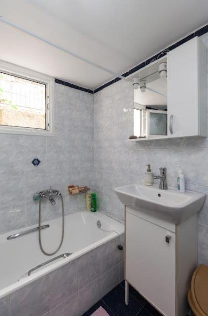 Тбилиси: Comfortable apartment 6 minutes from the metro center