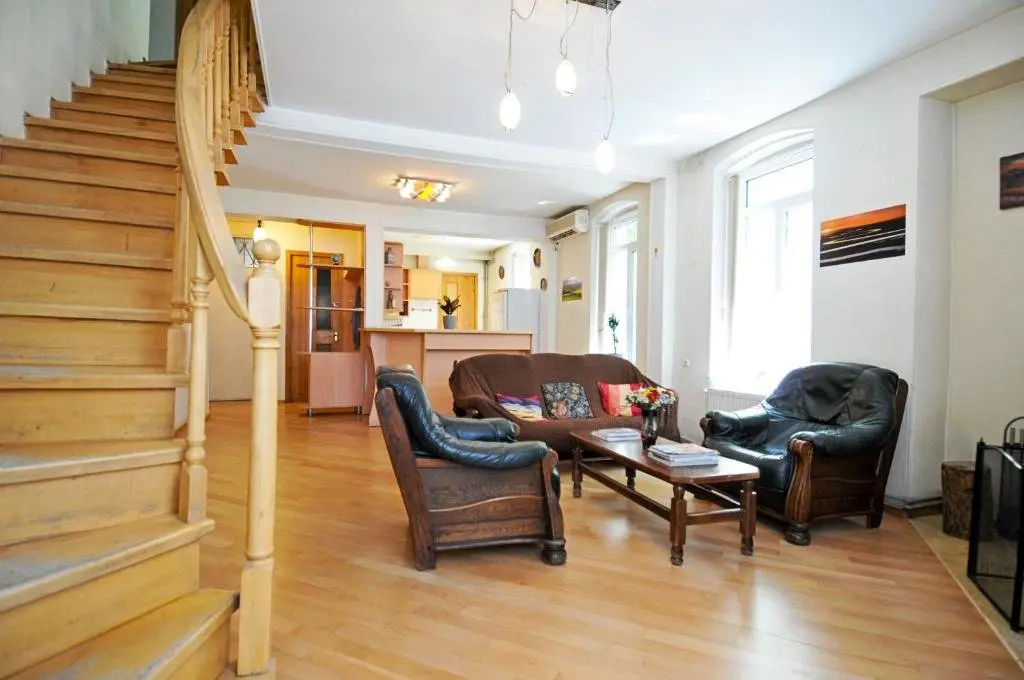 Тбилиси: Quiet And Spacious Guest House Agma 97