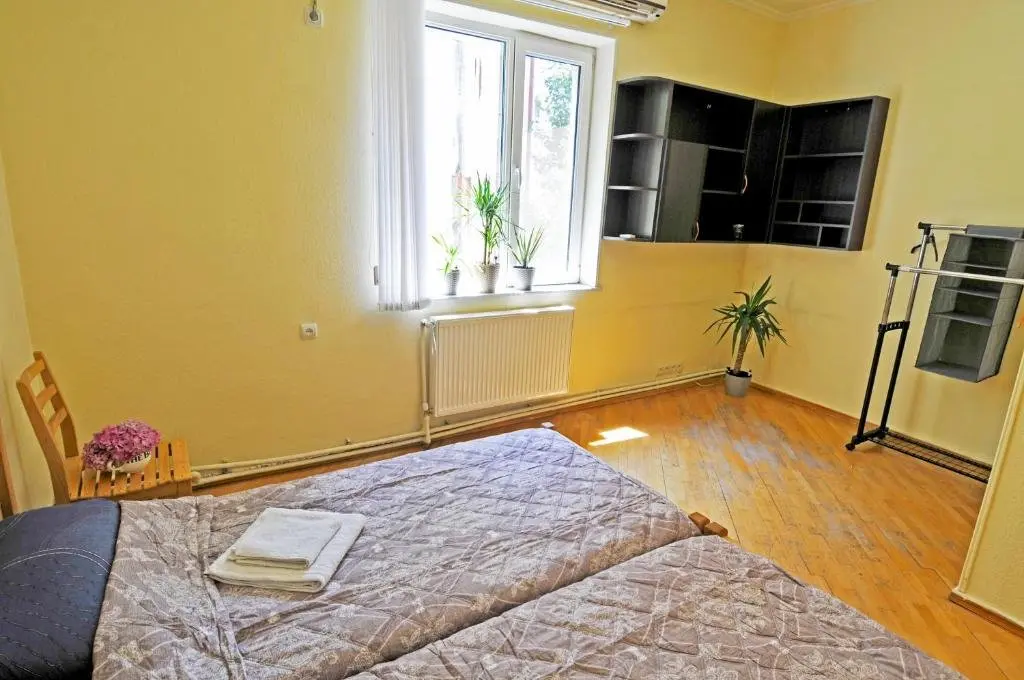 Тбилиси: Quiet And Spacious Guest House Agma 97