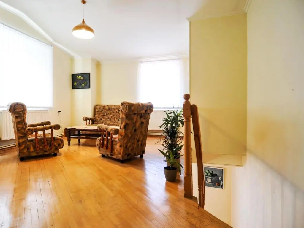Тбилиси: Quiet And Spacious Guest House Agma 97