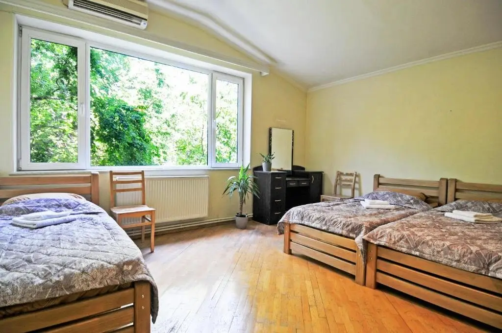 Тбилиси: Quiet And Spacious Guest House Agma 97