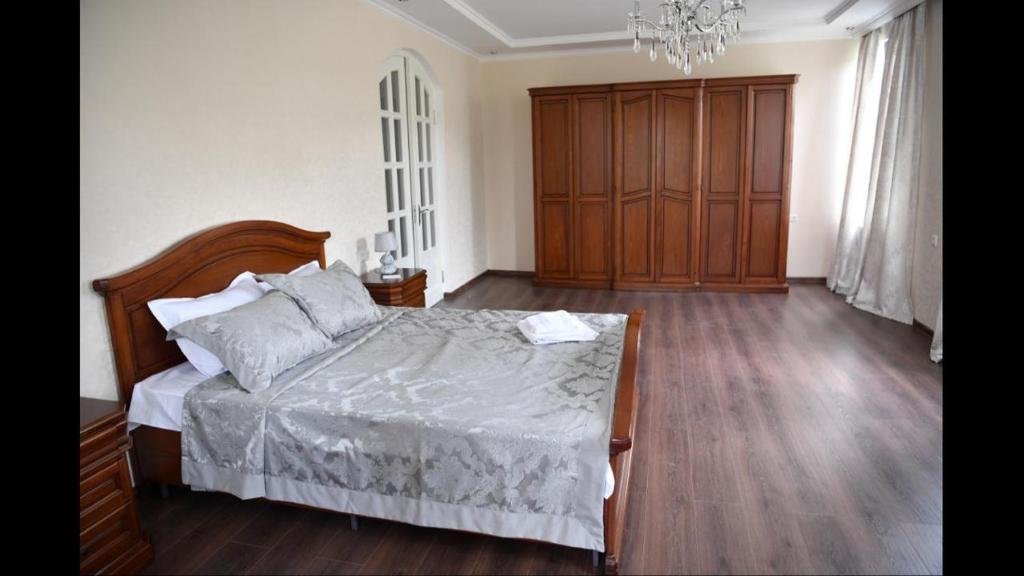 Тбилиси: Homes And Hotels