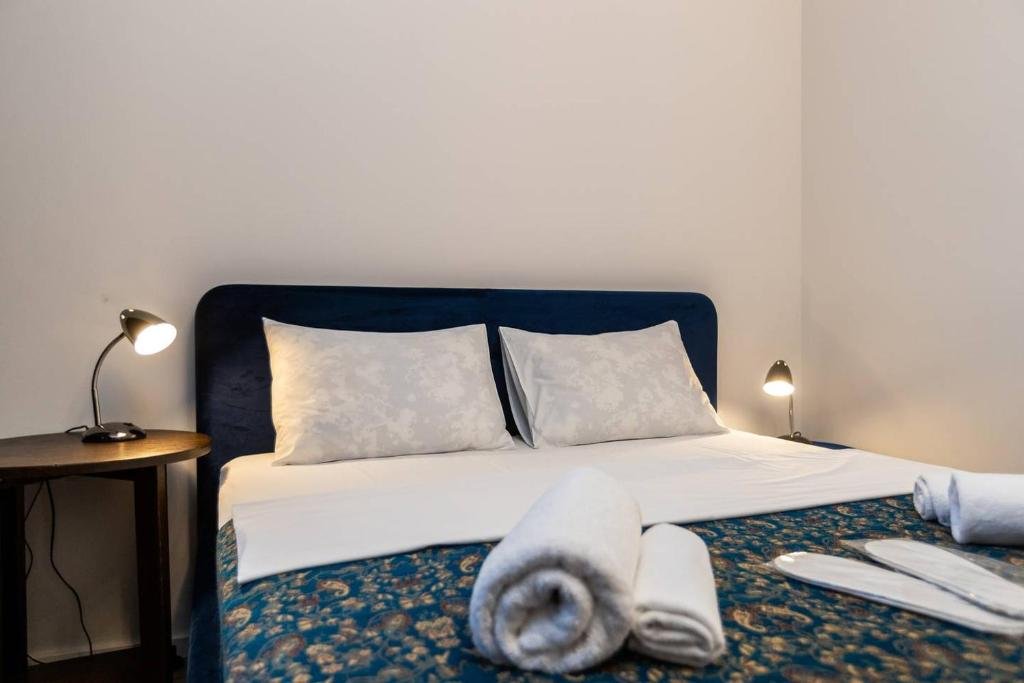 Тбилиси: Modern And Stylish 2Br Apartment On Rustaveli Avenue