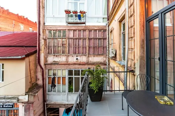 Тбилиси: Modern And Stylish 2Br Apartment On Rustaveli Avenue
