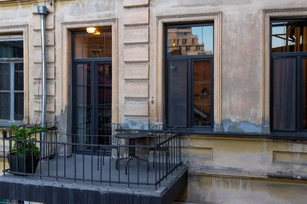 Тбилиси: Modern And Stylish 2Br Apartment On Rustaveli Avenue