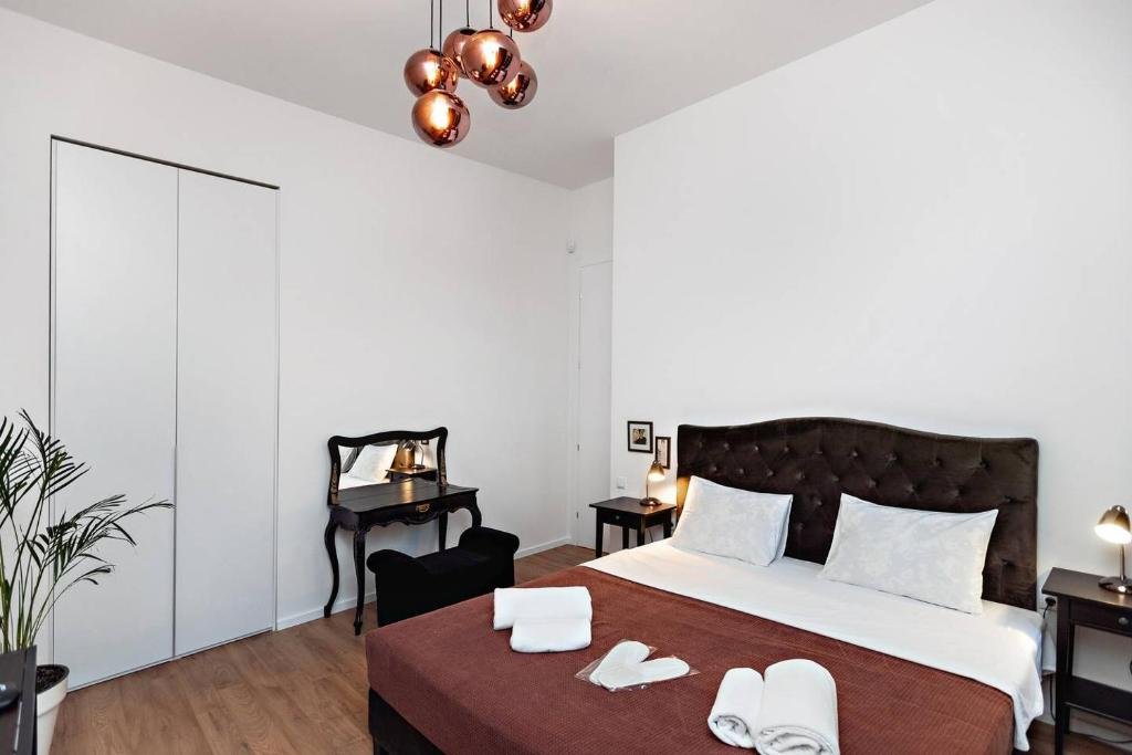 Тбилиси: Modern And Stylish 2Br Apartment On Rustaveli Avenue