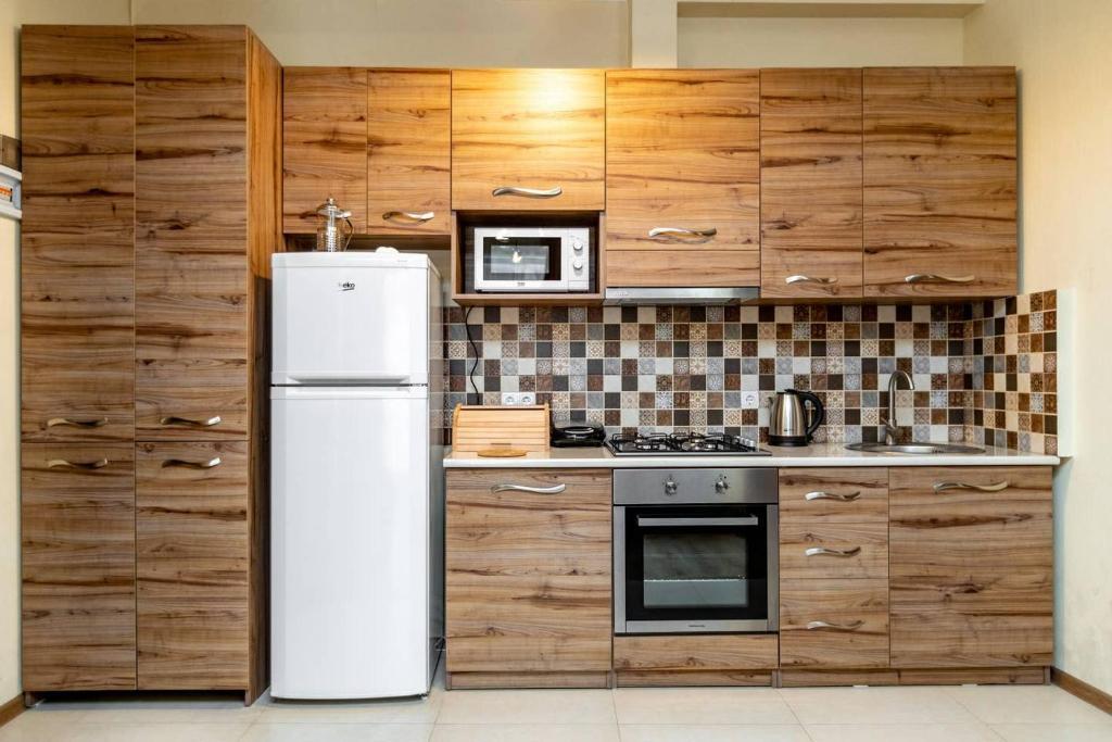 Тбилиси: Newly Built Apt. With 1 Bedroom Central Location
