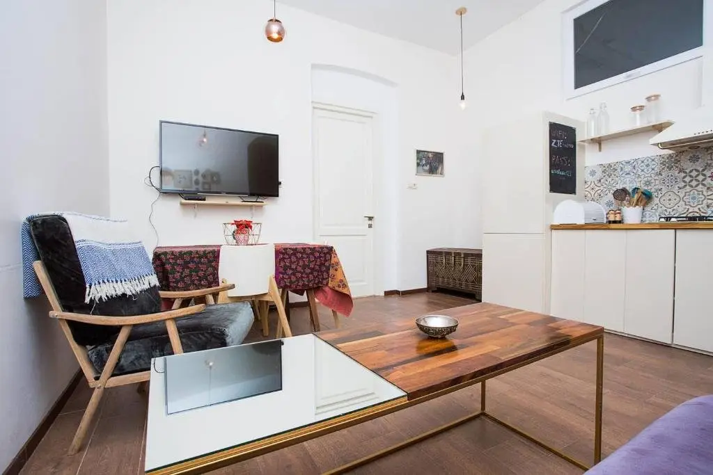 Тбилиси: ? Colorful 1 BR Apt next 2 Rooms Hotel ?